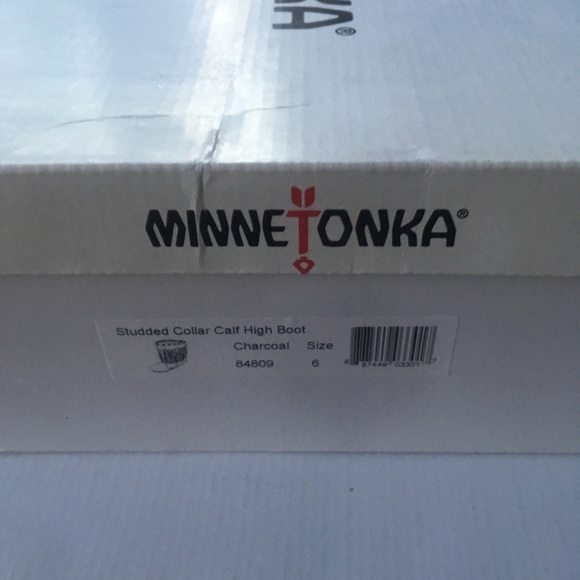 NEW Minnetonka 6 Leather Studded Fringe Calf Boot - Picture 7 of 7